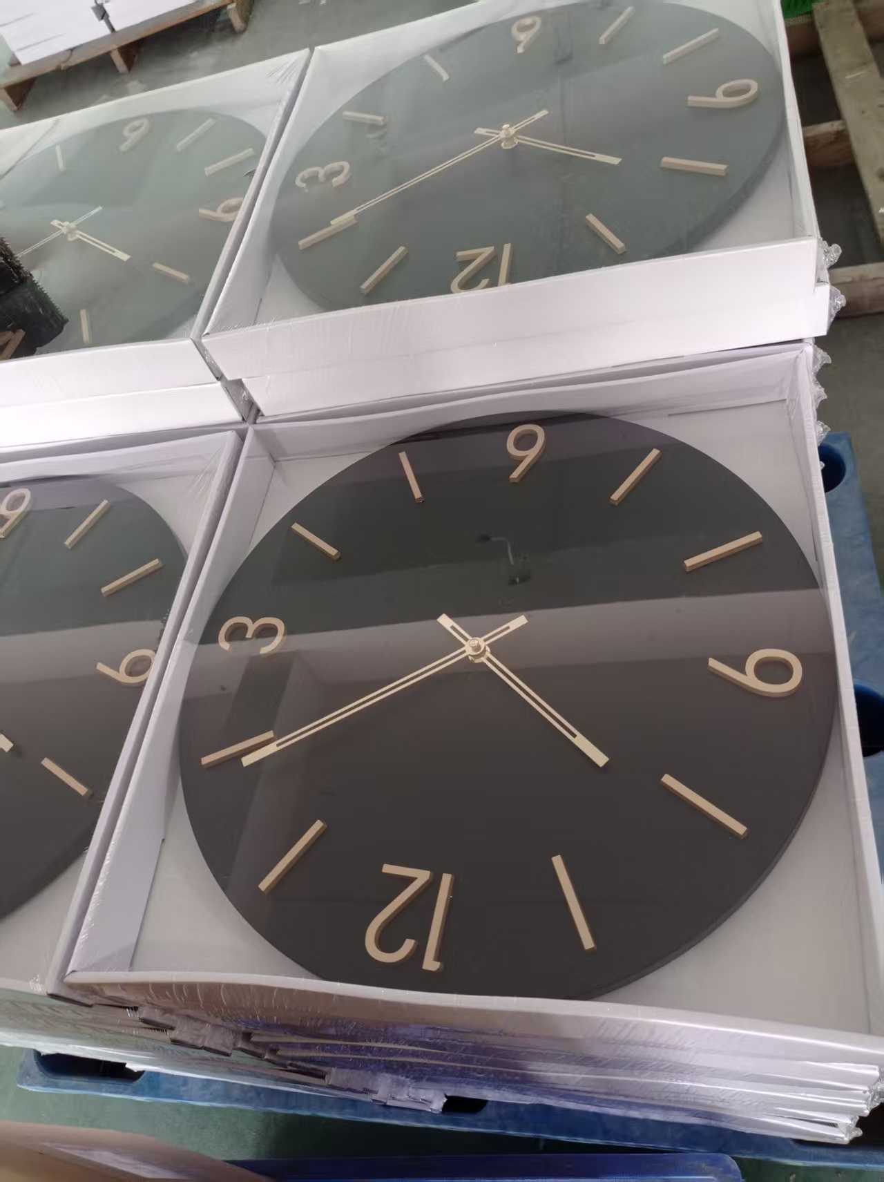 16 inch plastic wall clock with 3D numbers